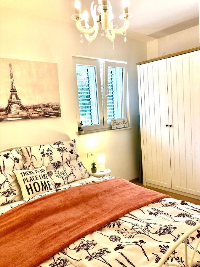 Apartment Flora Макарска Екстериор снимка