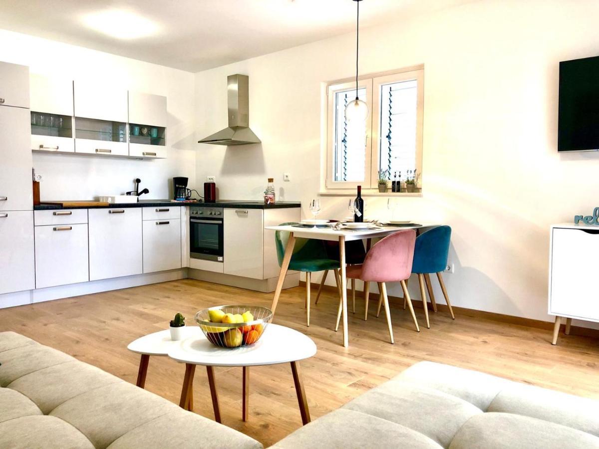 Apartment Flora Макарска Екстериор снимка