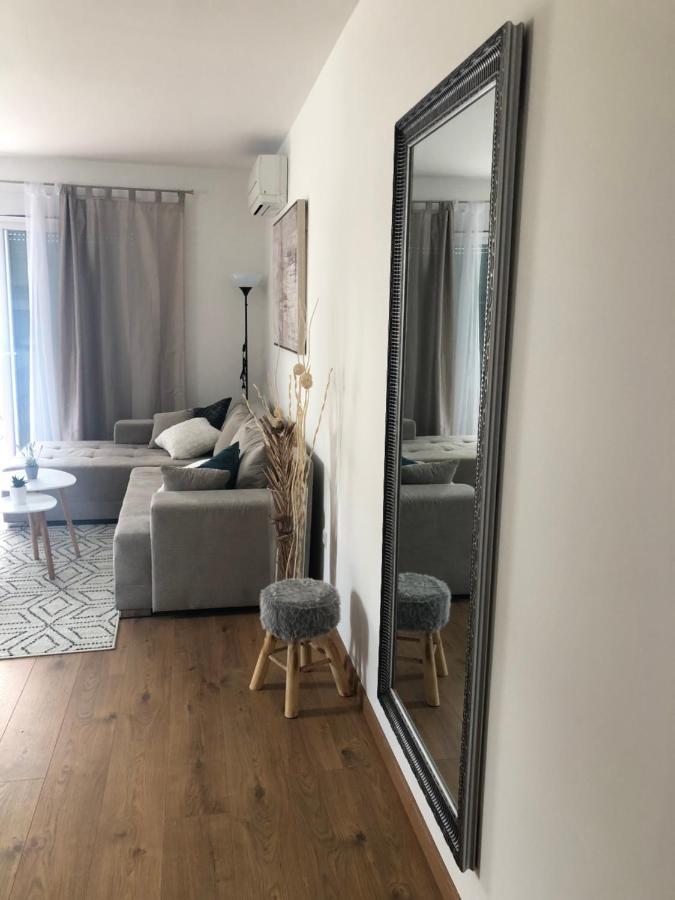 Apartment Flora Макарска Екстериор снимка
