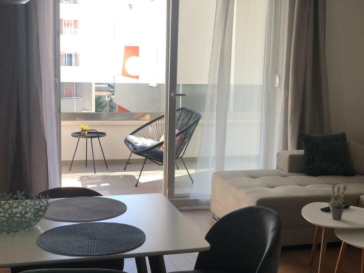 Apartment Flora Макарска Екстериор снимка